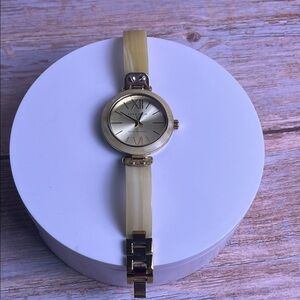 Anne Klein Midsized 34mm Women's Gold Acrylic Horn Bracelet Watch *New Battery*